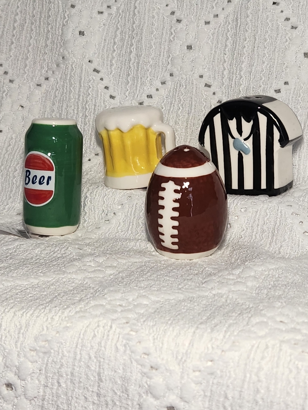 Salt And Pepper Shakers Referee Shirt, Football, Mug Of Beer, Can Of Beer - Picture 2 of 3